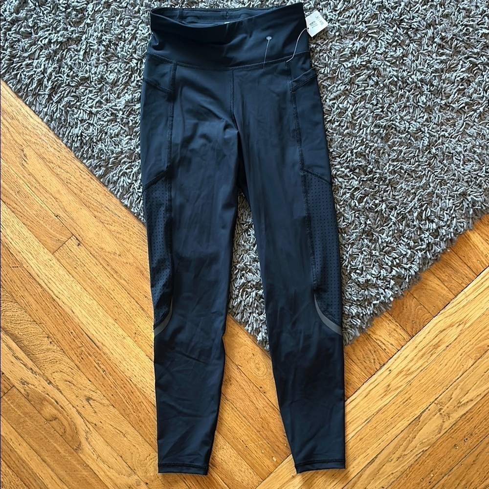 NWT Sweaty Betty Zero Gravity 7/8 Length XXS in Black